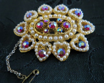 A pretty vintage gold tone , faux pearl and crystal brooch