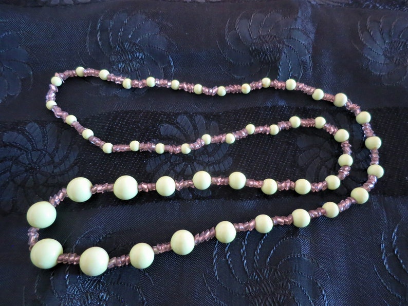 An unusual vintage Art Deco pale green Lime glass bead necklace image 3