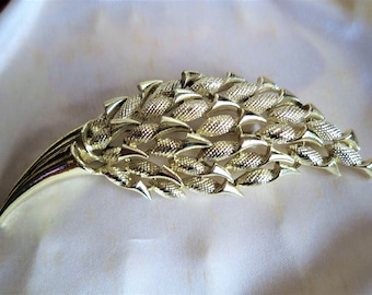 Large vintage gold tone floral brooch