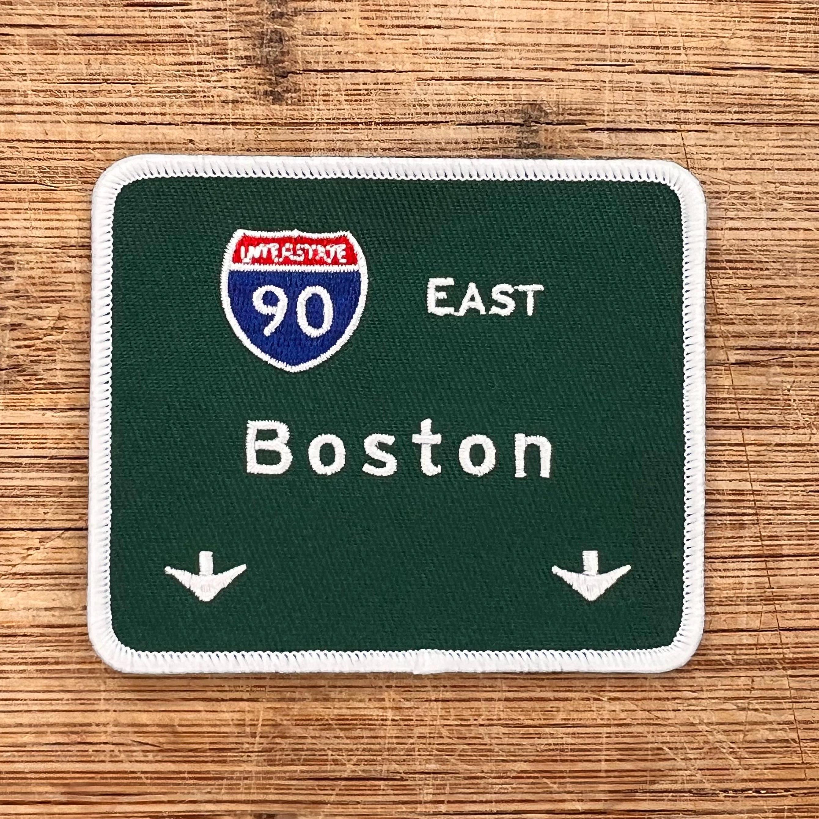 Boston Interstate 90 East gestickter Aufnäher - 3,5 x 3 Zoll Aufnäher zum Aufbügeln Straßenschild Patch - Massachusetts Reiseandenken für Sammler