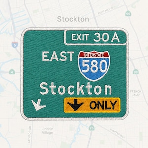 Parche de California, Stockton Road, señal de calle, recuerdo de viaje, ciudad, autopista interestatal, bordado termoadhesivo, 3.5 x 3 pulgadas