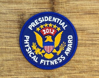 Parche de 3 pulgadas del Premio Presidencial de Aptitud Física 2012: emblema vintage para uniformes de gimnasio, scouts o coleccionistas.