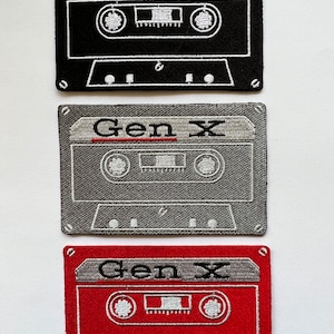Cassette Tape Gen X opstrijkpatch 4x2,5 inch zwart grijs of rood retro design