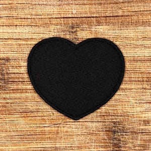 Black Heart Iron-On Patch - 2.5&quot; Embroidered Sew-On Badge for Jackets, DIY Crafts, Gothic Fashion, Minimalist Decor, Punk Custom Patch
