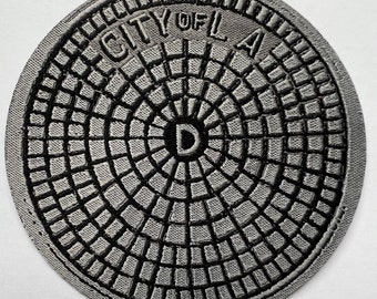 Toppa ricamata a forma di tombino di Los Angeles - Distintivo da applicare con ferro da stiro, souvenir della California, 2,75 pollici