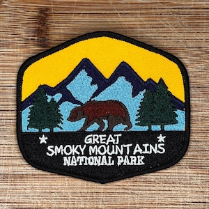Great Smoky Mountains National Park Patch – 3x3 Inch Iron-On Embroidered Badge – Hiking & Camping Souvenir – Adventure Emblem