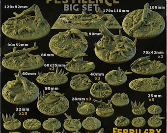 Può includere: Una collezione di pezzi di terreno in miniatura verdi e strutturati per giochi da tavolo, tra cui basi di varie dimensioni e forme. Il set include pezzi che vanno da 25 mm a 120 mm di diametro, con alcuni pezzi con ceppi di alberi e altri dettagli. Il testo "PESTILENCE BIG SET" è visibile.