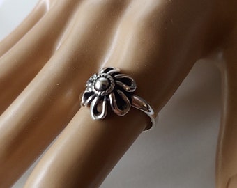 Große Blume Silber Ring, Natur einzigartiges Design Sterling Silber Ring, Oxidierte Blume auf Silberband.