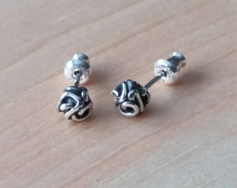 Tiny Silber Ohrstecker Runde oxidiertes Sterling Silber, Exklusives Design handgefertigte Qualität Nägel, zwei Farben Silber Ohrstecker Minimaliste.