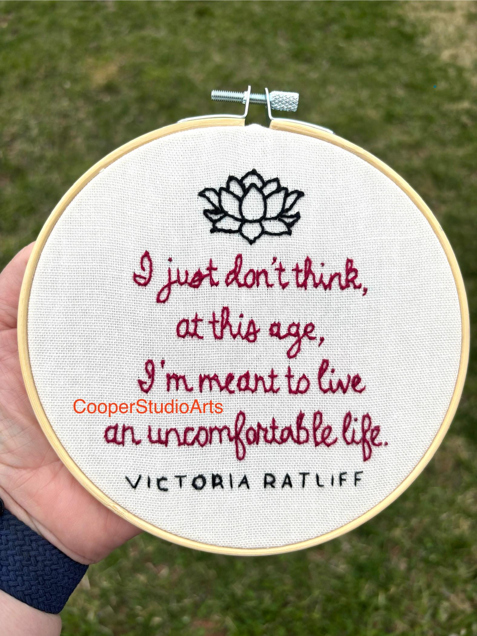 6インチ ホワイト ロータス ハンド 刺繍パターン PDF 即時ダウンロード