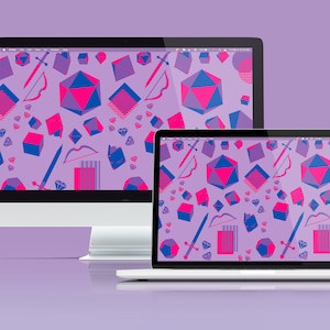 Könnte beinhalten: Zwei Apple-Computer, ein Desktop-Computer und ein Laptop, die beide einen violetten Hintergrund mit einem sich wiederholenden Muster aus rosa und blauen geometrischen Formen, Schwertern, Bögen und Pfeilen sowie Diamanten anzeigen.