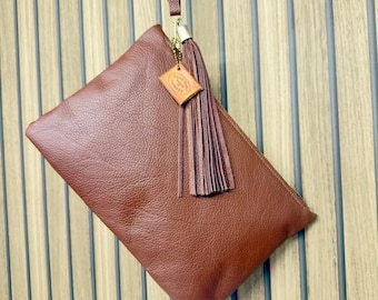 Handgemaakte bruine leren clutch met kwastje | In het Verenigd Koninkrijk vervaardigd schoudertasje
