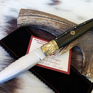 SARDINIAN ARTISAN KNIFE pattadese elaborate blade 11.5 cm, buffalo horn handle with steel core + pin and inserts, with certificate