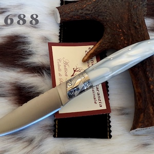 SARDINIAN ARTISAN KNIFE from Dorgalese, mother-of-pearl kirinite handle with steel core, with guarantee certificate and case
