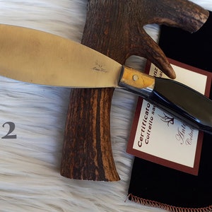 SARDINIAN ARTISAN KNIFE from Arburese with a wide blade, ancient style, handle in ram or buffalo horn, with certificate and sheath, gift idea