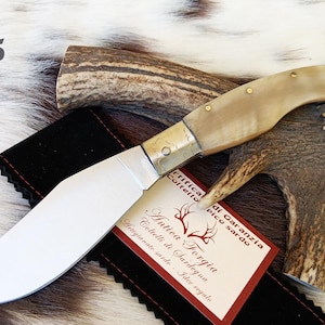 Handcrafted Sardinian knife with 11.5 cm wide blade, ram horn handle with steel core, with warranty and sheath, gift idea