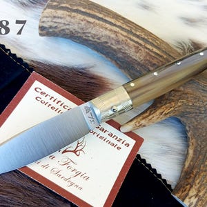 ARTISAN SARDINIAN KNIFE from Pattadese, 10 cm blade, ram&#39;s horn handle with steel core, with guarantee certificate