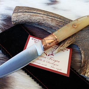 SARDINIAN ARTISAN KNIFE pattadese elaborate blade 11 cm, ram horn handle with steel core + pin, with guarantee certificate