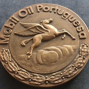 Beautiful antique and rare bronze medal of Mobil Oil Portuguese, 1971 image 4