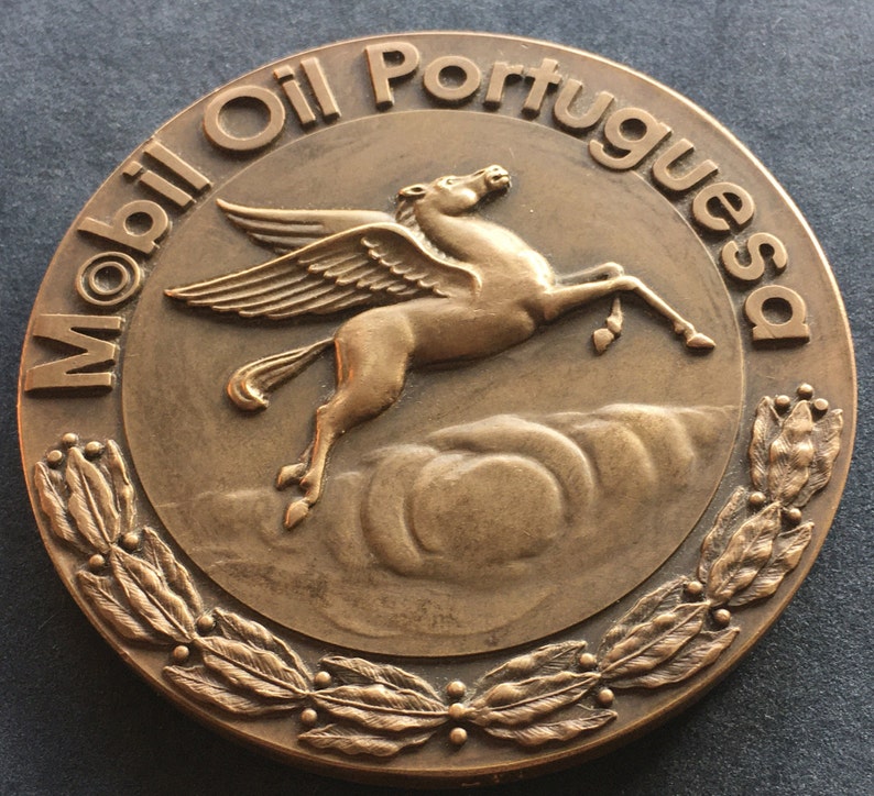Beautiful antique and rare bronze medal of Mobil Oil Portuguese, 1971 image 4