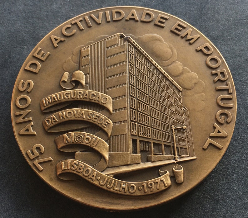Beautiful antique and rare bronze medal of Mobil Oil Portuguese, 1971 image 7