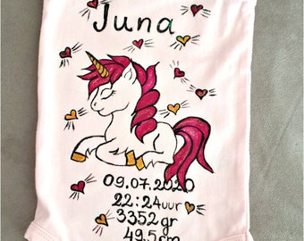 Body de bébé licorne personnalisé pour une fille, babyshower, bébé licorne, licornes peintes pour bébé, cadeau de licornes d'amour, cadeau de bébé avec des licornes