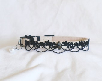 The Scarlett Collar in white/cream - gothic victorian vintage inspired cat collar with black embroidery lace and  teardrop pear gemstone