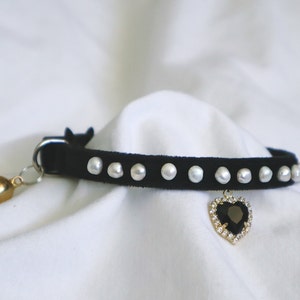 The Josephine Collar - freshwater pearl cat collar with heart gem rhinestone charm