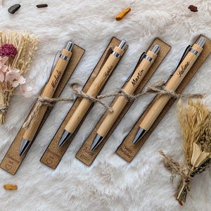 Stylo à bille cadeau personnalisé avec décoration de carte en bois bambou stylo à graver individuel cadeau en bois cadeau enseignant sage-femme
