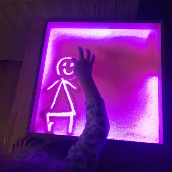 Table lumineuse moyenne pour le dessin sur sable. Montessori, Jeu sensoriel, jouet en bois, boîte à lumière LED, lumière changeante de couleur