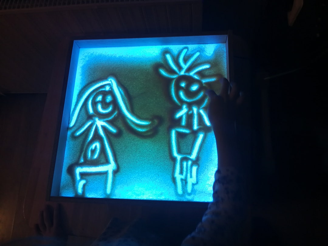 Tavolo luminoso per disegnare con la sabbia. Montessori, gioco sensoriale,  giocattolo in legno, scatola luminosa a LED, luce che cambia colore -   Italia