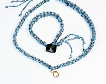 Macramé choker threads with lamé, with gold pendant, button closure, adjustable short necklace, blue necklace, blue choker, unique necklace.