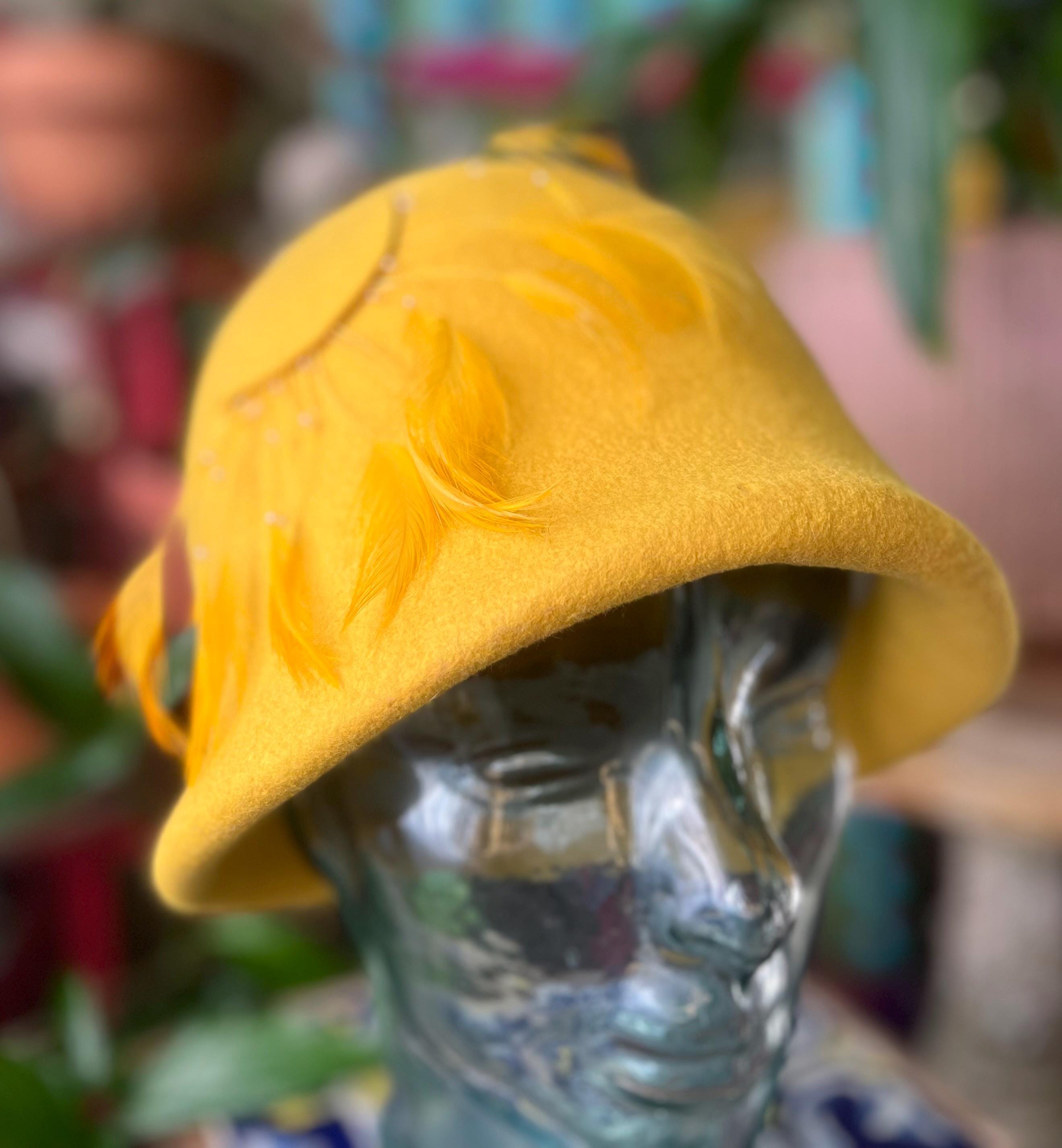 Vintage MOD 1960’s yellow hat - Jean Arlett creations. 1960s Jean Arlett Creations .....PSYCHEDELIC Fabric Hat  main image 4