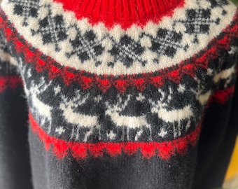 Pristine vintage Norse Knit 100% wool chunky Norwegian sweater,  hand knitted in Norway, fair isle reindeer motif, unisex size M/L