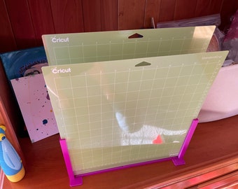 Cricut cutting mat holder. Easy simple storage! Holds 6 cutting mats.