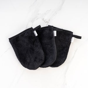 Makeup remover glove with water only, (set of 3 black without bag or soap), natural, ecological and societal makeup remover.