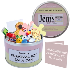 Kit di sopravvivenza per anniversario in lattina. Regalo e biglietto divertenti per moglie, partner, fidanzata, amica, lei, matrimonio. ALTRI COLORI DISPONIBILI.