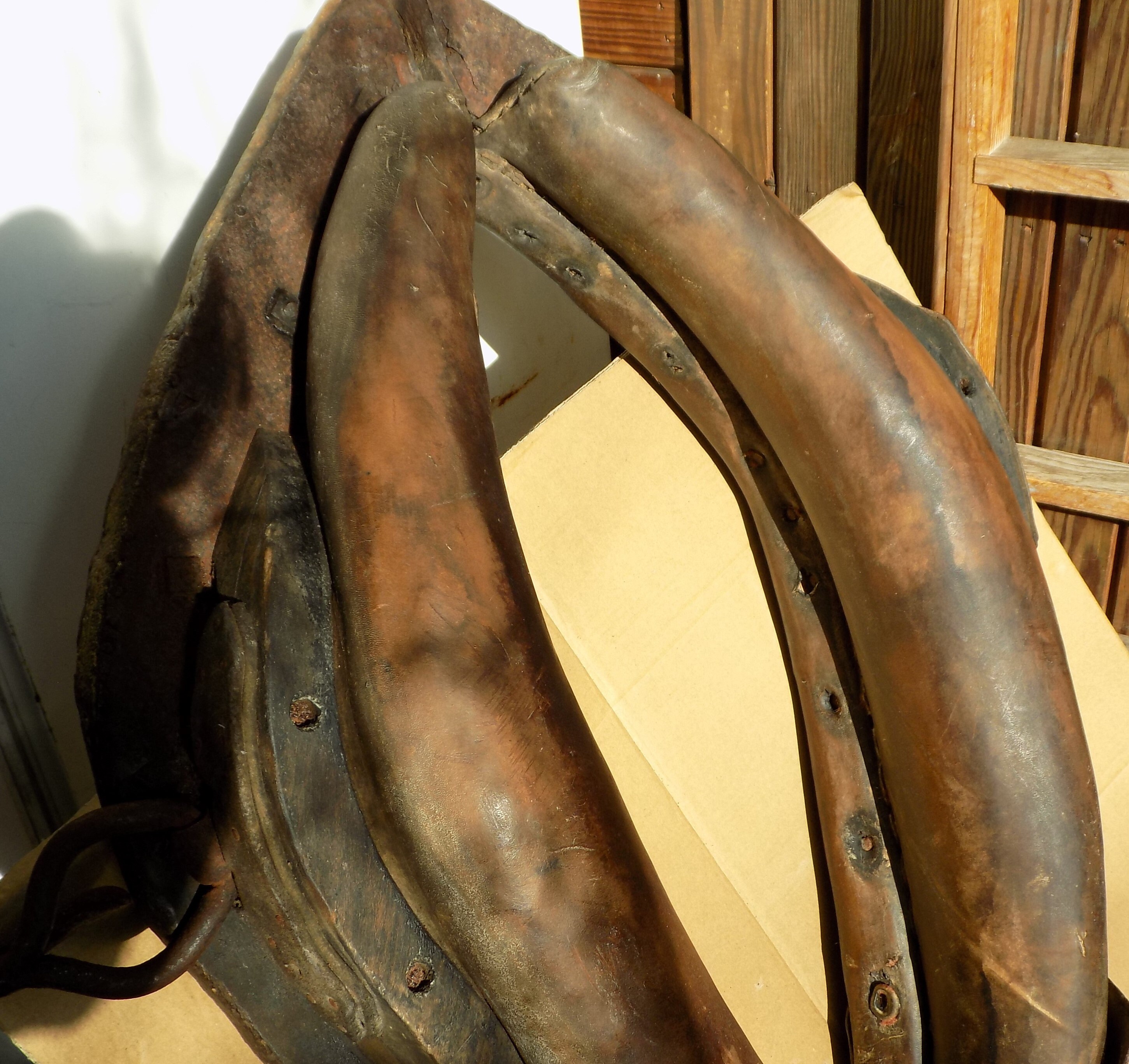 Collier De Poitrine Western Vintage – Cuir Marron – Cheval Trébuchant – Taille Standard