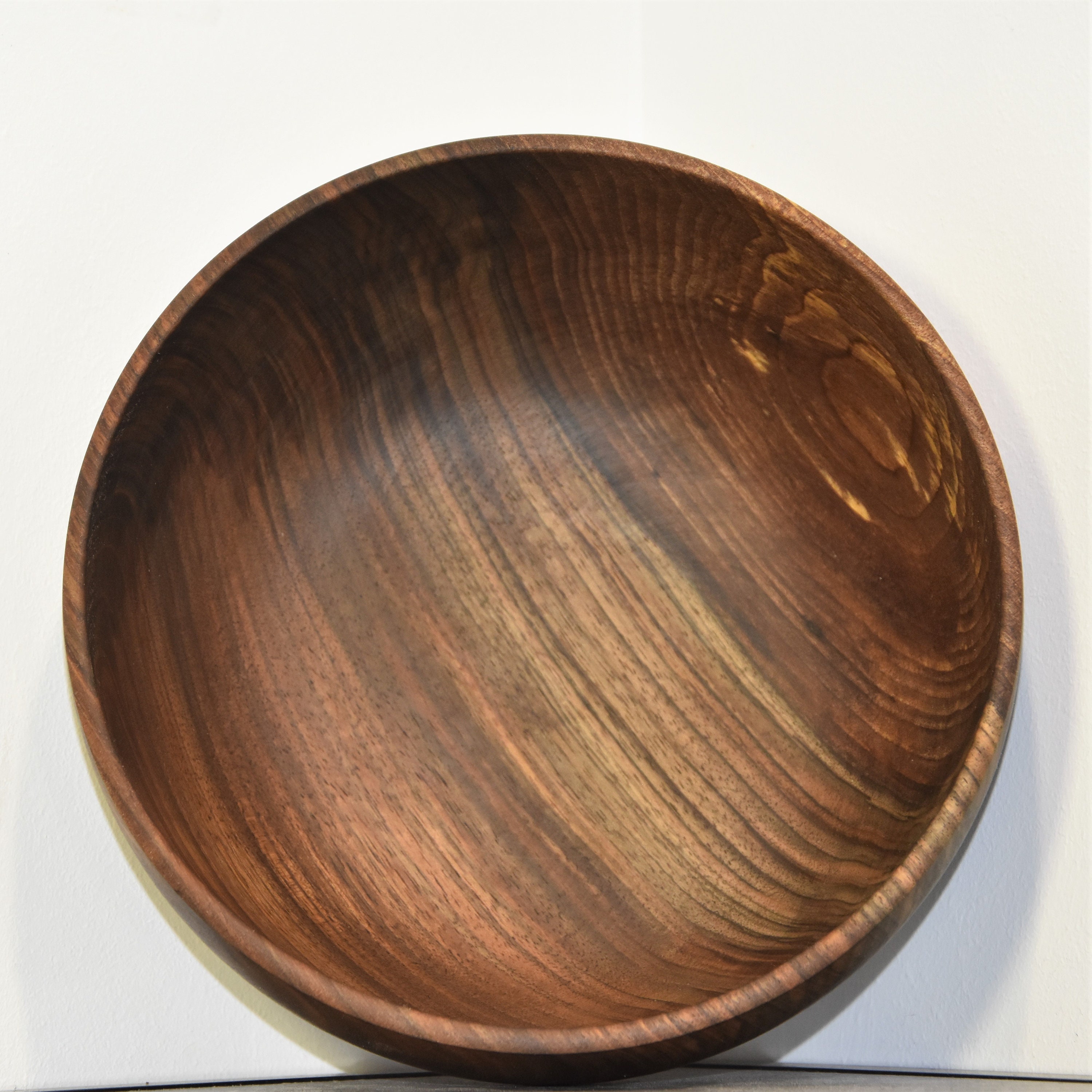 Saladier en Bois de Noyer - Pièce Unique et Écologique