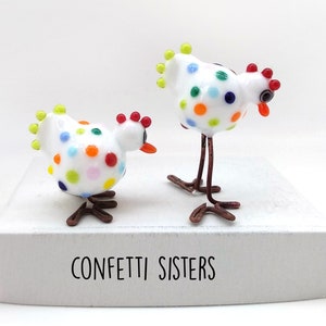 Figurines de poulet en verre faites main : objets de collection Confetti Sisters