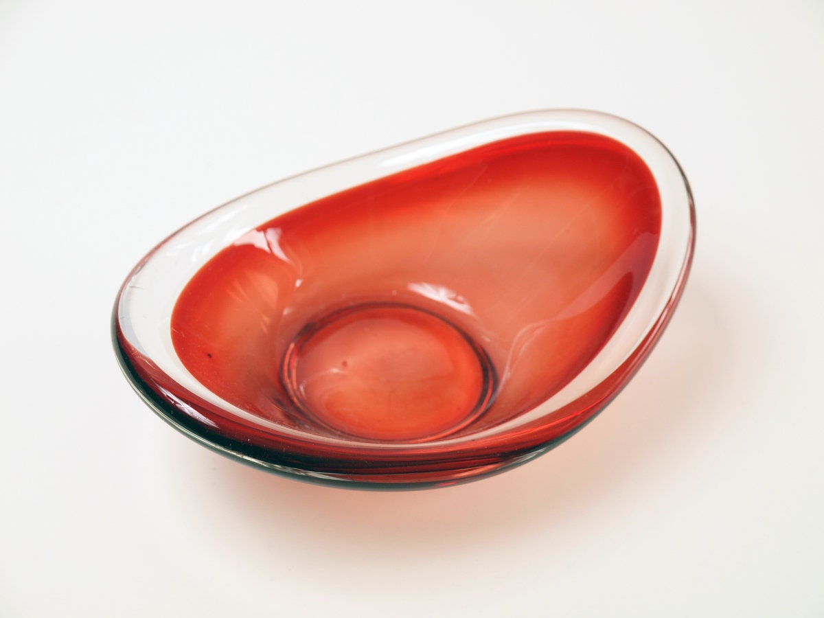 Red Glass Bowl, Très Probablement Scandinave Midcentury Design, Millésime Des Années 1960