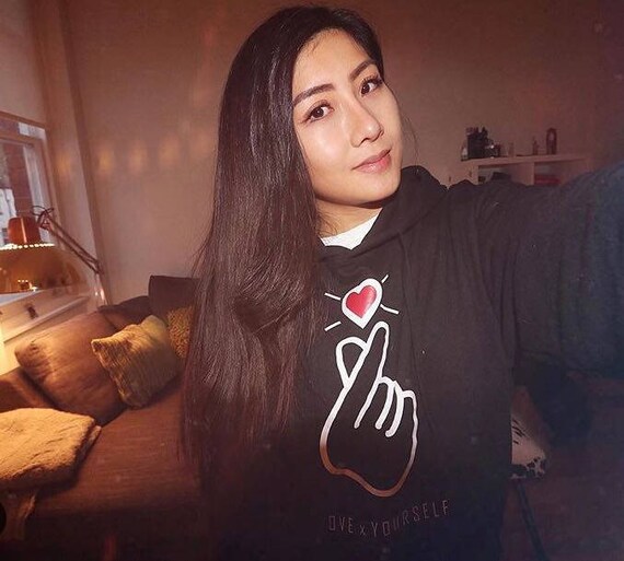korean finger heart hoodie
