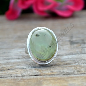 Anel oval de prehnita feito à mão: prata esterlina 925, pedra preciosa verde