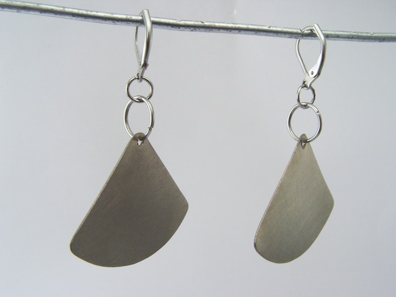 titanium earrings quadrant