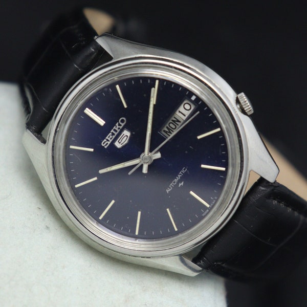 Vintage Seiko 5 Day Date Automatic Movement 7009 Japan Made Men's Watch.