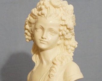 Bust of a beautiful girl. Italian or French quality.