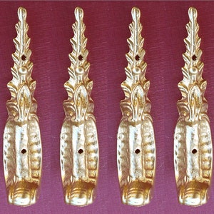 4 Metal pediments, corners (#5) for legs of fancy furniture mounts/decoration.