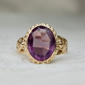 Chevalière solitaire en verre améthyste néo-étrusque 14 carats, taille 9, env. Années 1800, 4,80 g