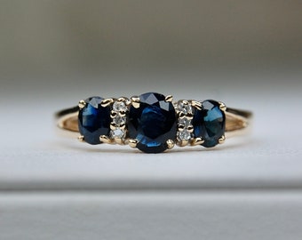 Mid-Century Dark Violet Blue Sapphire & Diamond Ring in 10k Yellow Gold, Anniversary Band Ring, Helzberg, Vintage, Size 6, c. 1960s, 1.61g