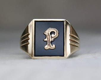 10k Gold French Jet Glass Signet Ring, Initial P or J or F, Black, Mourning, Simulated Onyx, Size 8.75 (Size 8 3/4), c. 1890-1920s, 3.47g